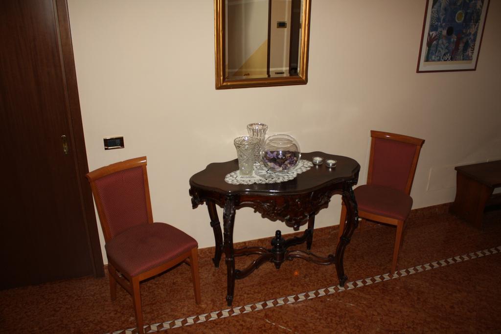 Albergo Ristorante Punta Dell'Est Clusane 외부 사진