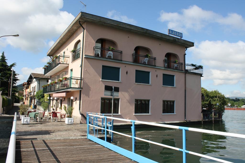 Albergo Ristorante Punta Dell'Est Clusane 외부 사진